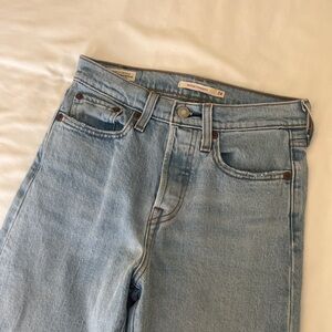 Levi’s jeans, wedgie straight, light wash